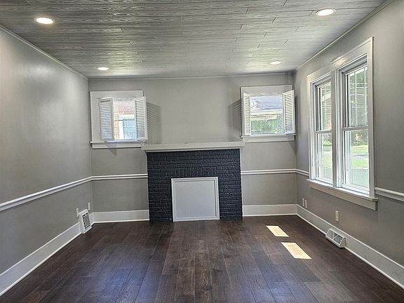 5th image of 926 Florence Ave