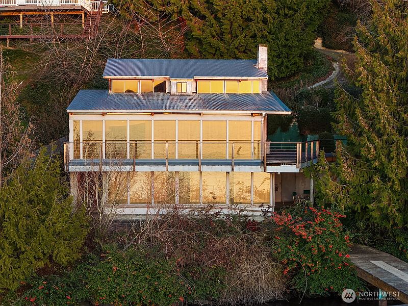 3rd image of 8001 West Mercer Street