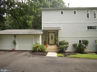 2005 Dundee Rd, Rockville, MD 20850