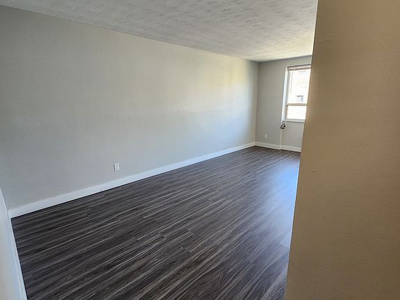 4th image of 31 Spencer Ave