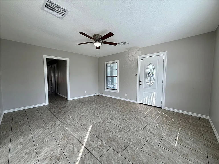 1214 W 5th St — Photo 5
