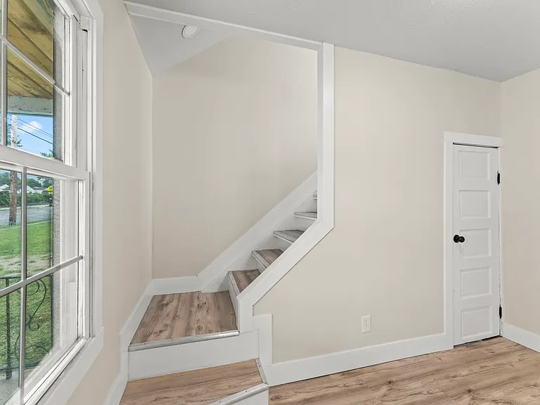 1021 S Maple Ave — Photo 21