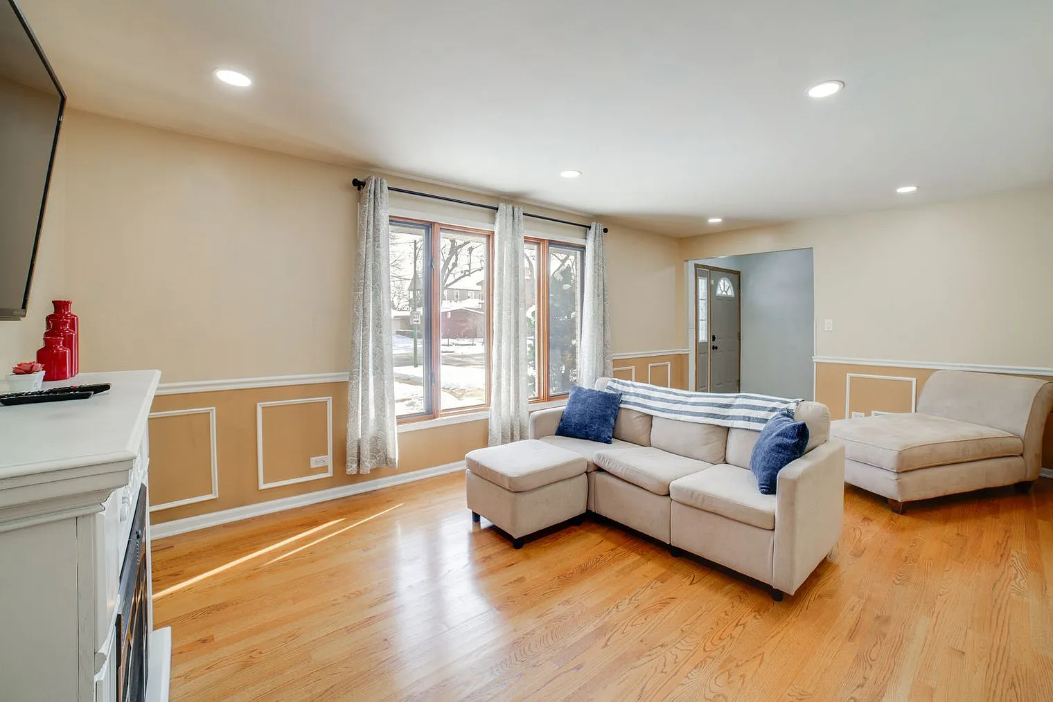 4 bed, 3.0 bath, 1689 sqft, $5,368 — Photo 1