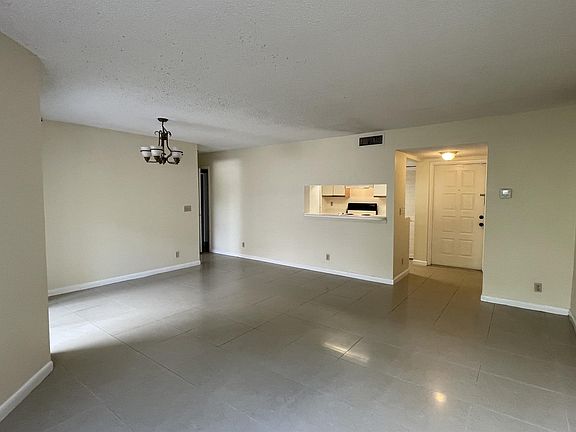 5th image of 9833 Westview Dr APT 824