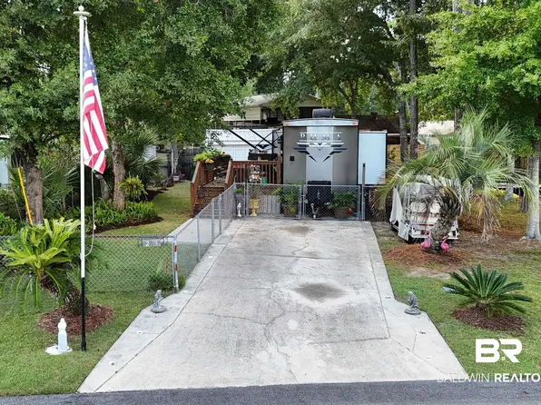 271 Defuniak Cir, Lillian, AL 36549