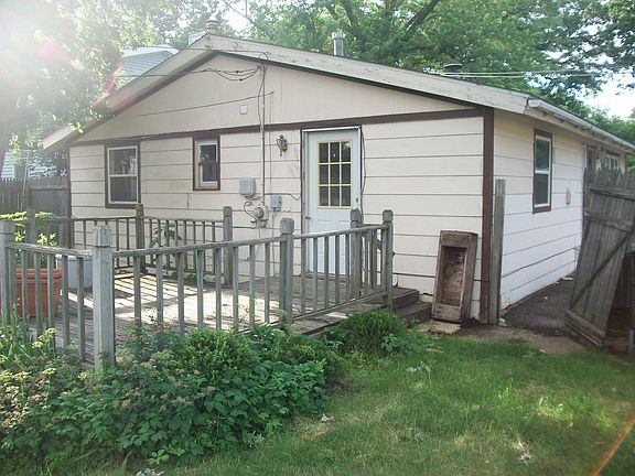 3rd image of 169 Sioux Ave