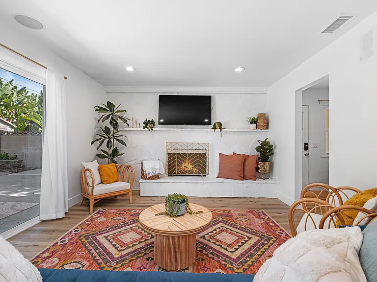 16002 Warren Ln — Photo 68