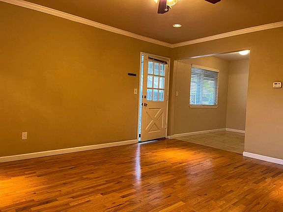 4th image of 986 Princess Anne Dr
