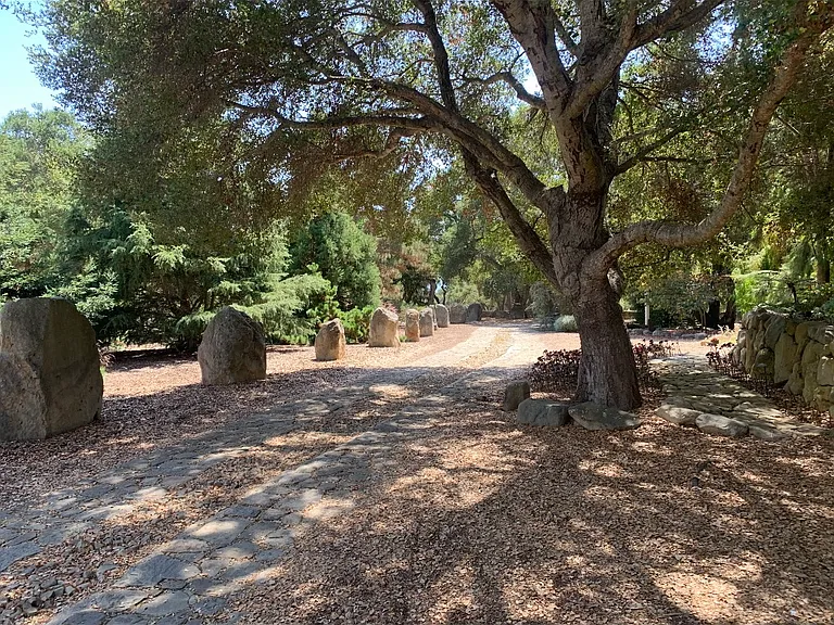 E Valley Rd — Photo 32
