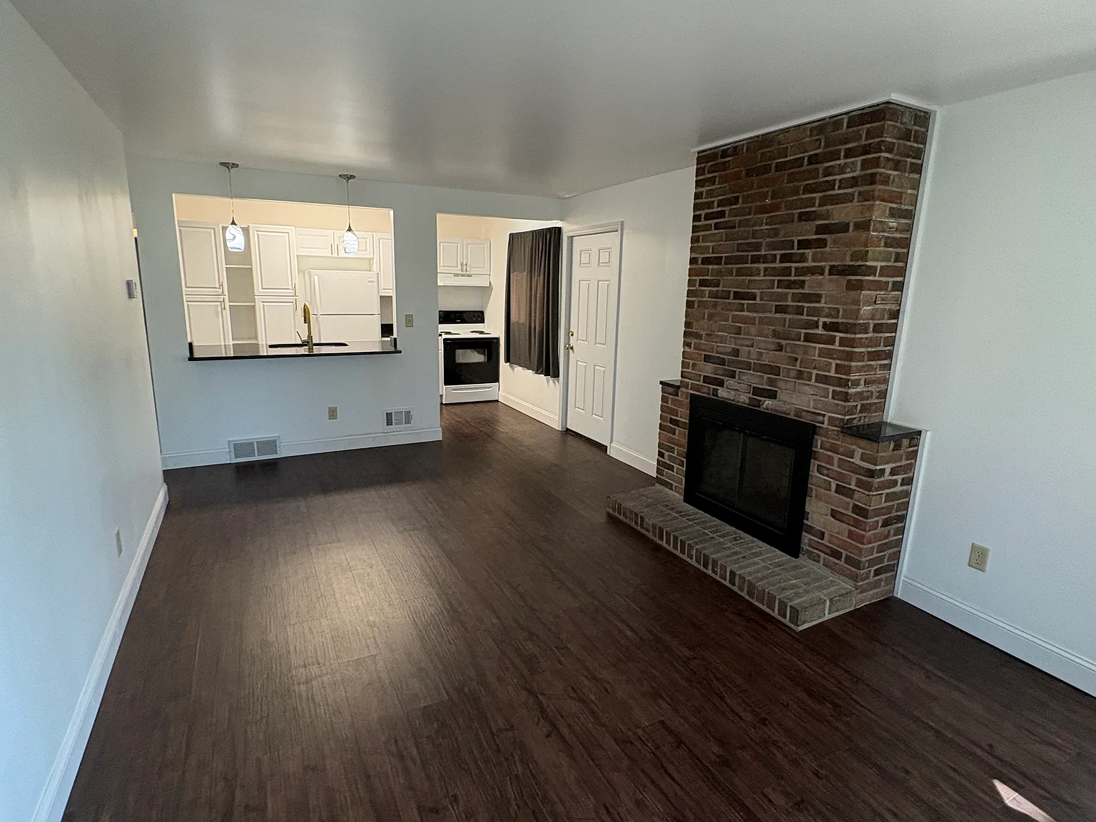 3 bed, 988 sqft, $1,800 — Photo 4