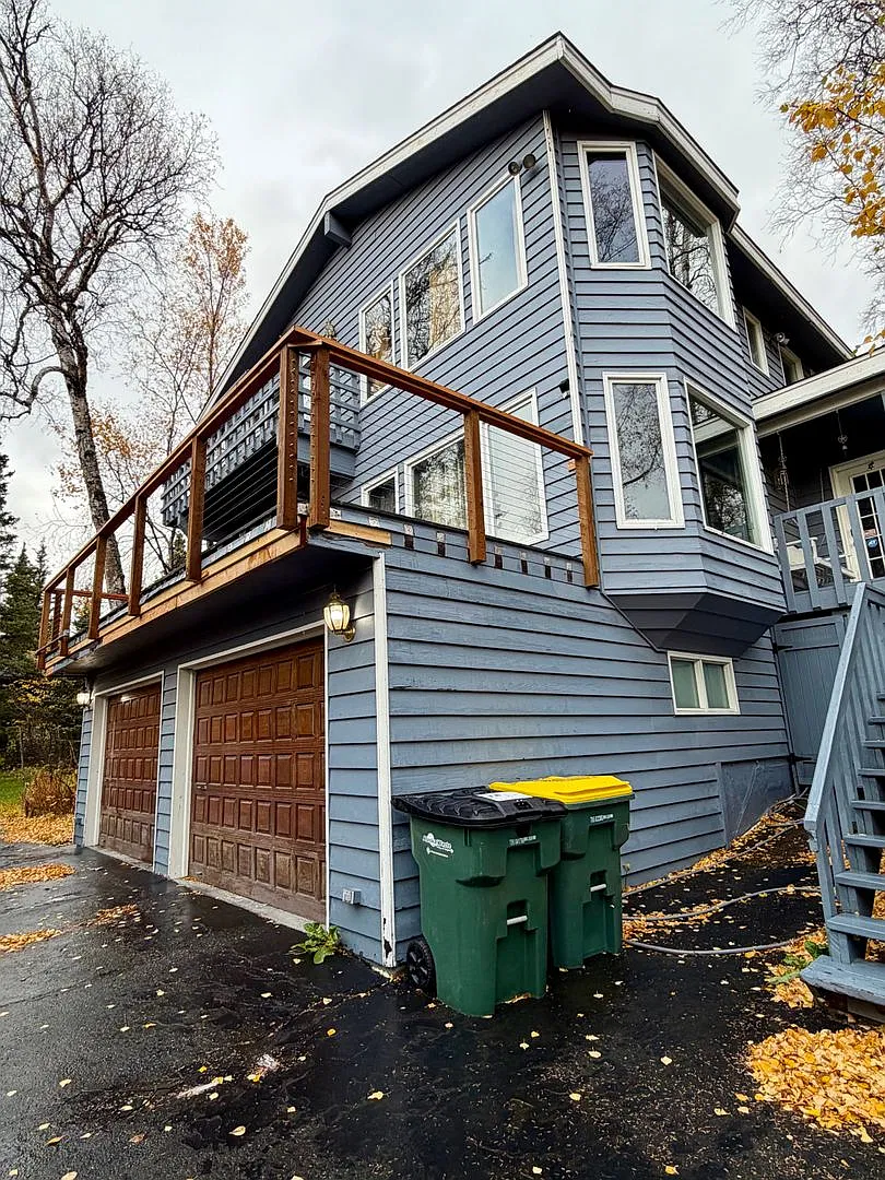Multi-generational living space with VIEWS in Southpark! — Photo 2