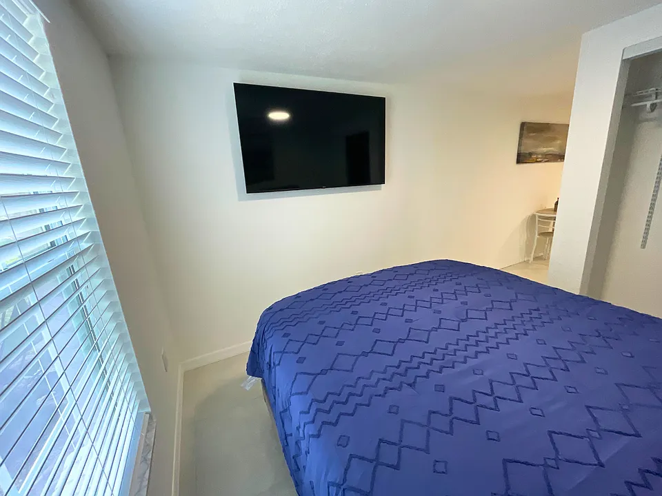 Beautiful blinds and a Smart TV with Netflix included for relaxing entertainment. Lakeland, FL