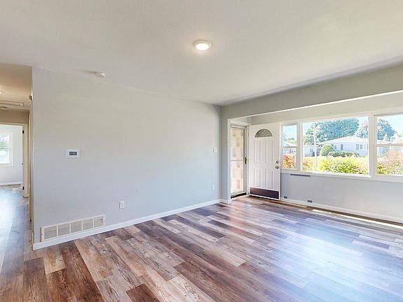 3rd image of 221 17th St
