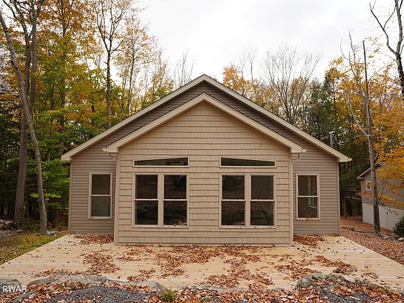 3rd image of 102 Woodview Ter