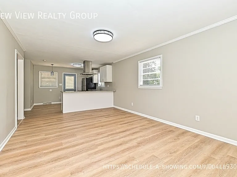 321 Hamilton Dr NE #1 — Photo 3