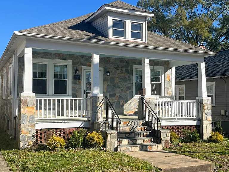 903 Monument Ave — Photo 1
