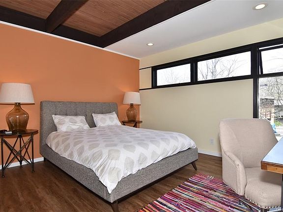 4th image of 19 Cottontail Ln