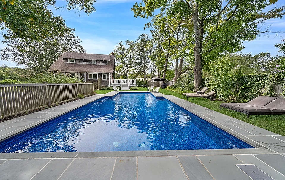 Ponquogue Ave