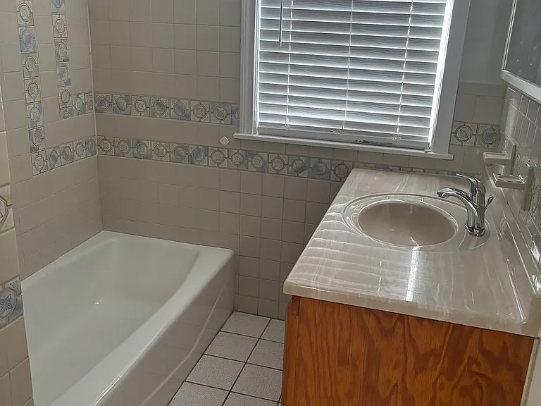 146-148 Oakside Ave #1 — Photo 10