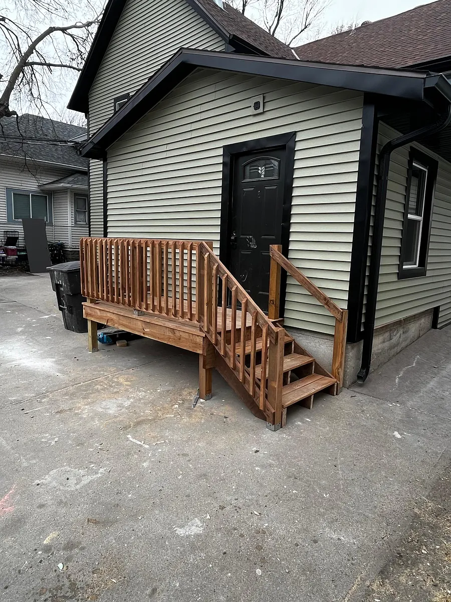 Building Photo - 307 E 2nd St #C