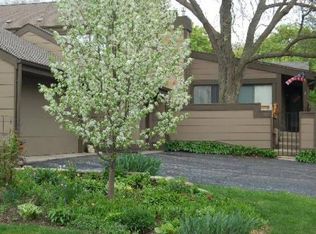 167 Aberdeen Ct, Geneva, IL 60134