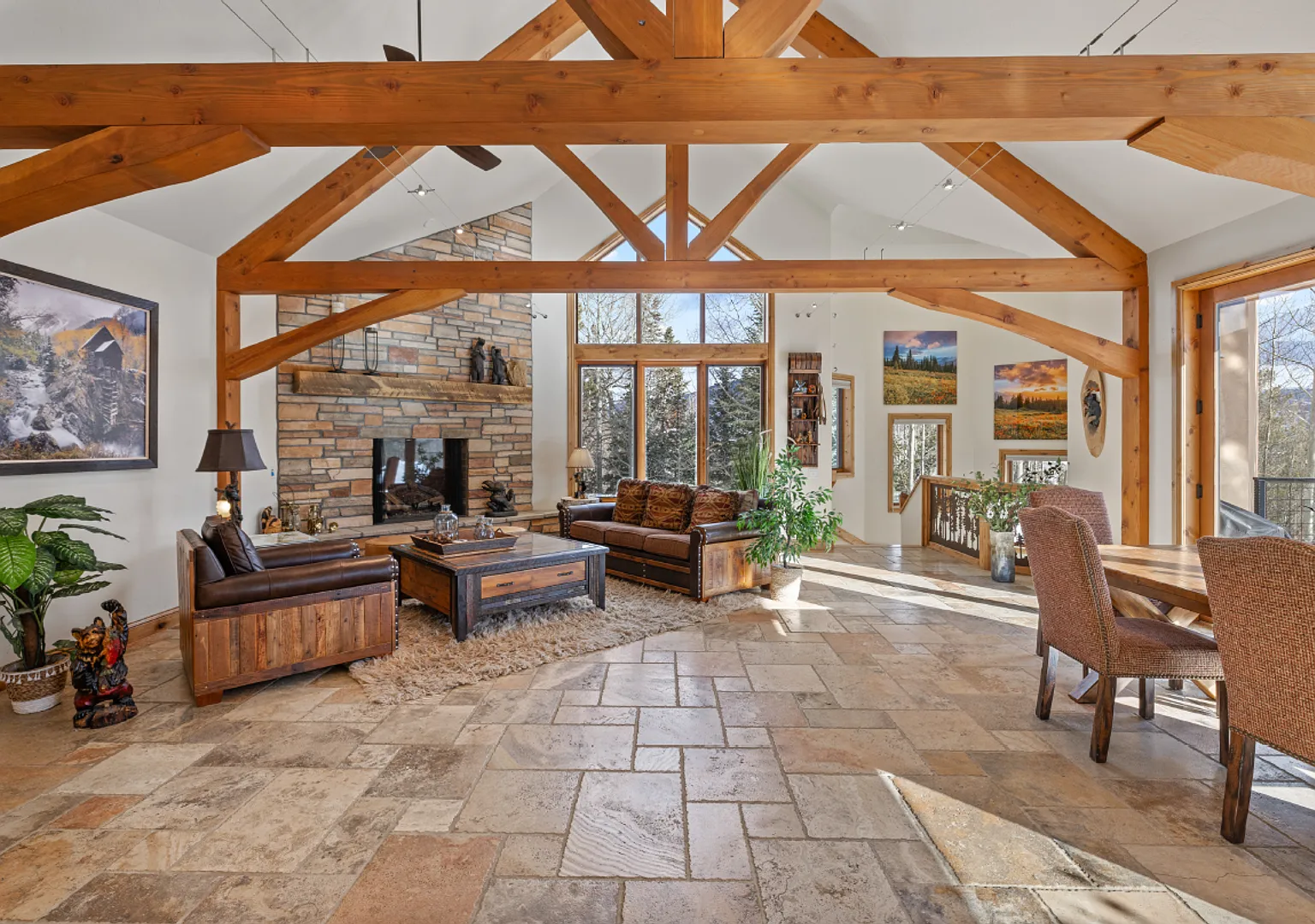 4 Car Garage! Hot Tub! Fully Furnished! 5-6 Month Winter rental! — Photo 1