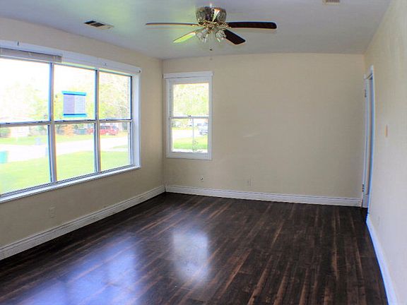 4th image of 701 E Anaqua Ave