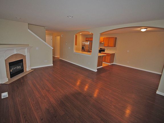 3rd image of 2927 186th St E