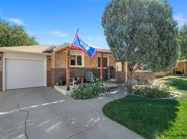 1823 Crook Ave, Cheyenne, WY 82001