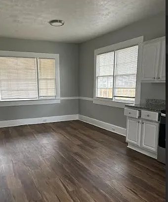 920 Lamore St — Photo 2