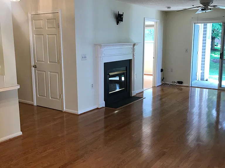 10018 Vanderbilt Cir #4 — Photo 12