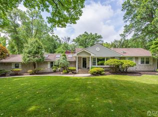 10 Stratford Dr, Colonia, NJ 07067