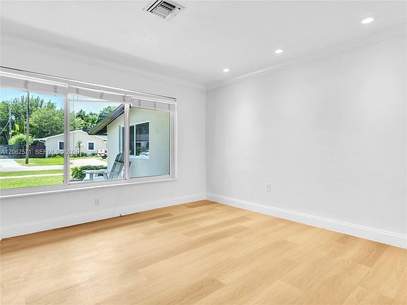 4th image of 10015 SW 85th Ter