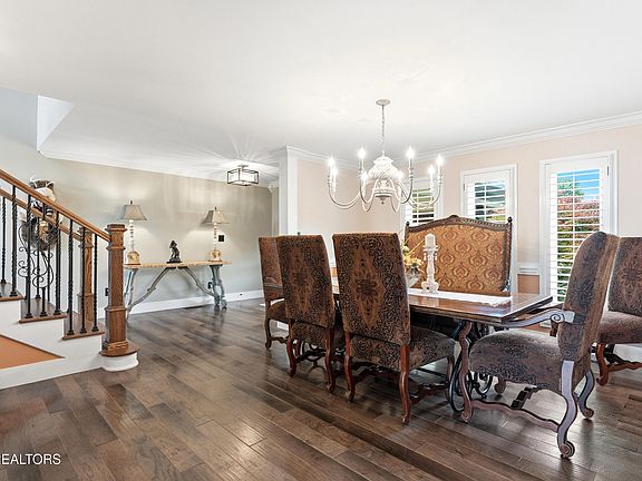 12th image of 401 Gholdston Dr