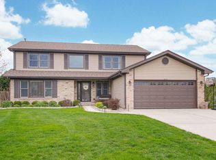 865 Kent Cir, Bartlett, IL 60103