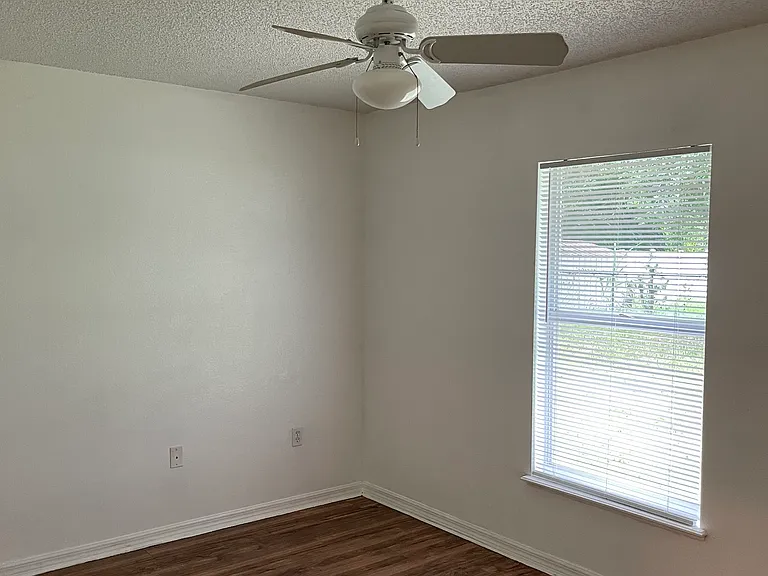 4 Burbank Dr — Photo 15
