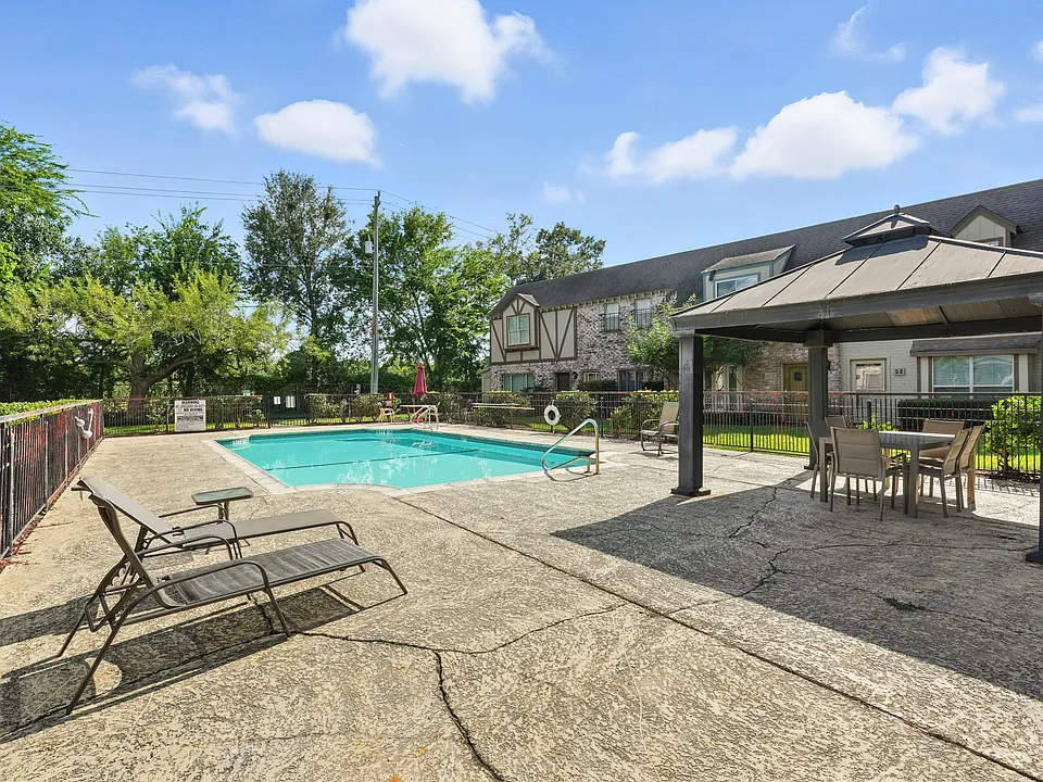 14711 Barryknoll Ln #35