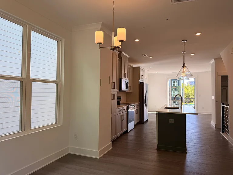 1344 Hamilton St — Photo 9
