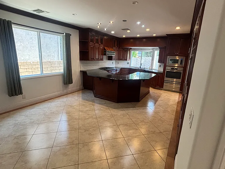 kitchen and breakfast area