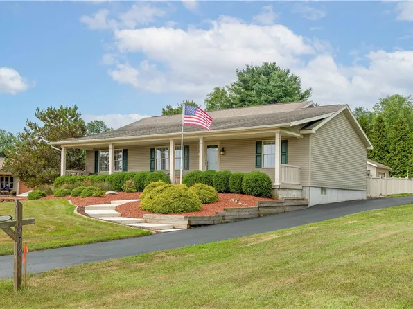 979 Latonka Dr, Mercer, PA 16137