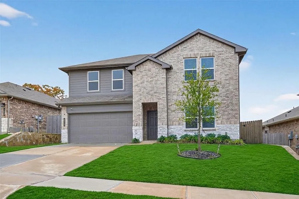 4 bed, 2.5 bath, 3151 sqft, $2,500 — Photo 2