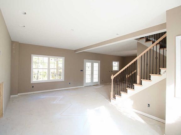 4th image of 38 Chalet Cir