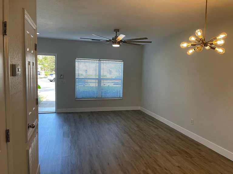 4441 SW 49th Ave — Photo 8