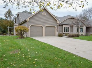 N19W28985 Golf Rdg N, Pewaukee, WI 53072