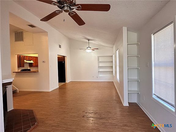 2nd image of 899 Hillyer St