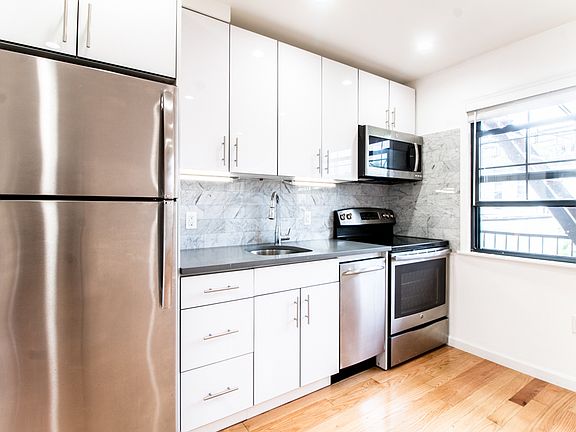 5th image of 561 Graham Ave #2