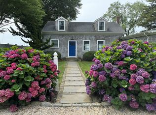 1429 Peconic Bay Blvd, Laurel, NY 11948