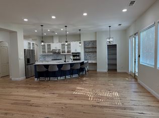 10827 Vista Del Luna Dr, Bakersfield, CA 93311