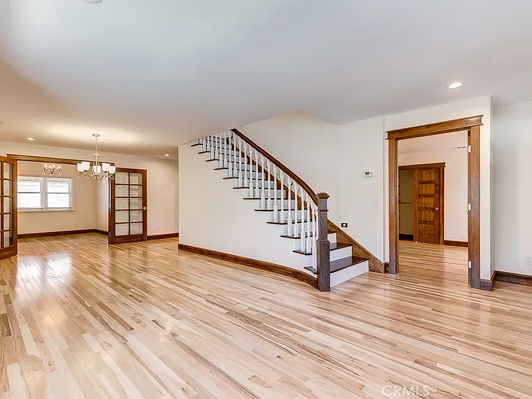520 N Orange St — Photo 3