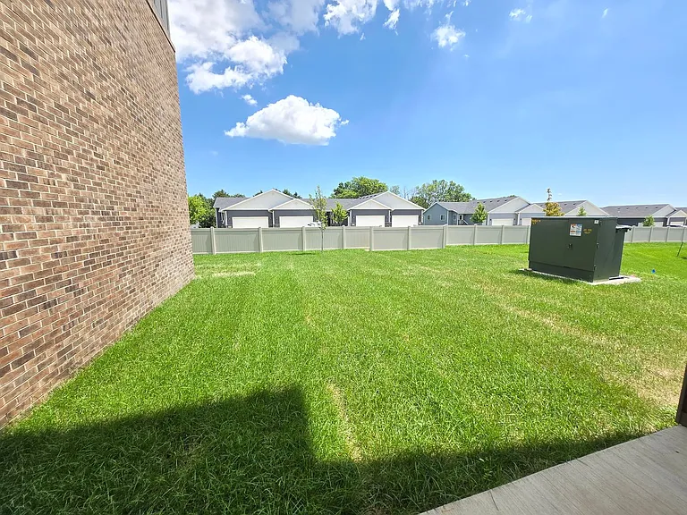 Home - Field Apartments I — Photo 21